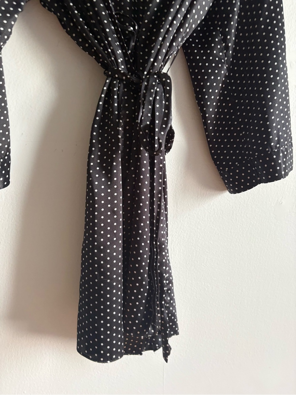 La Vie En Rose Sz S-M Black Satin Polka Dots Belted Robe - Picture 5 of 8